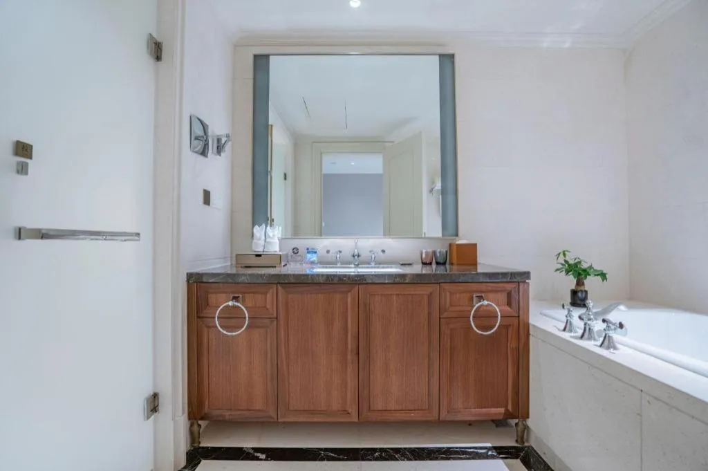 Donghai Xianhucheng Huanglong Hotel