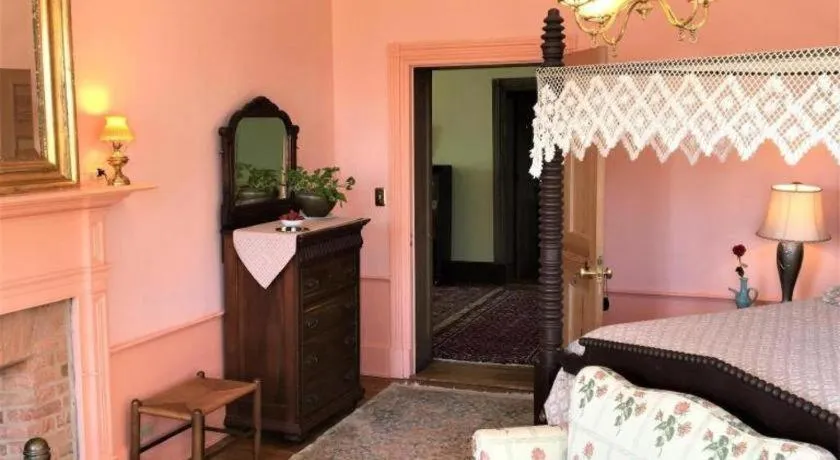 Bed in Smithfield Farm B&B