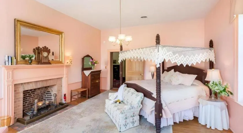 Bed in Smithfield Farm B&B