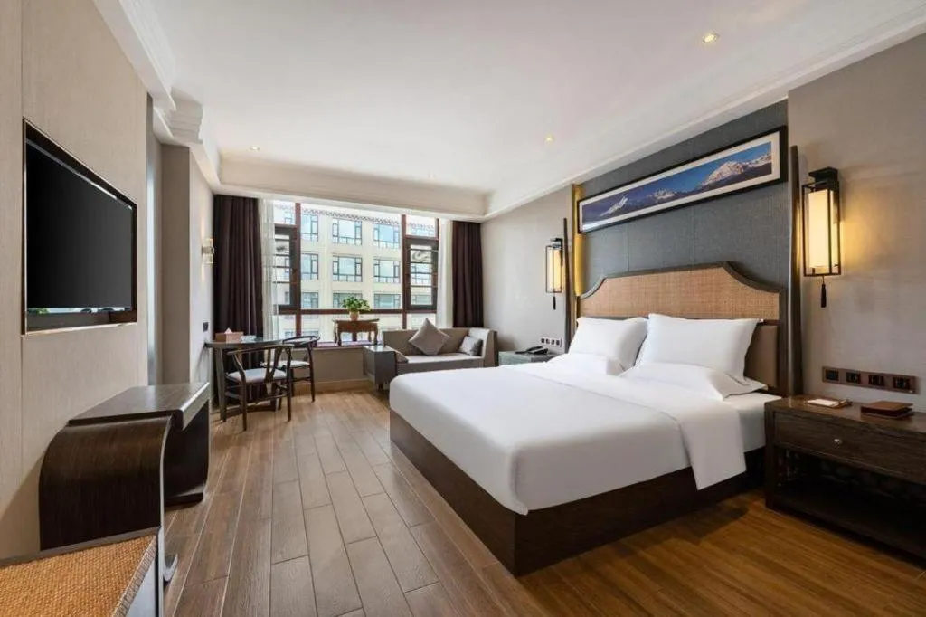 Bed in Metropolo Hotel YunNan Shangri-la Karma Dan Songzanlin Temple