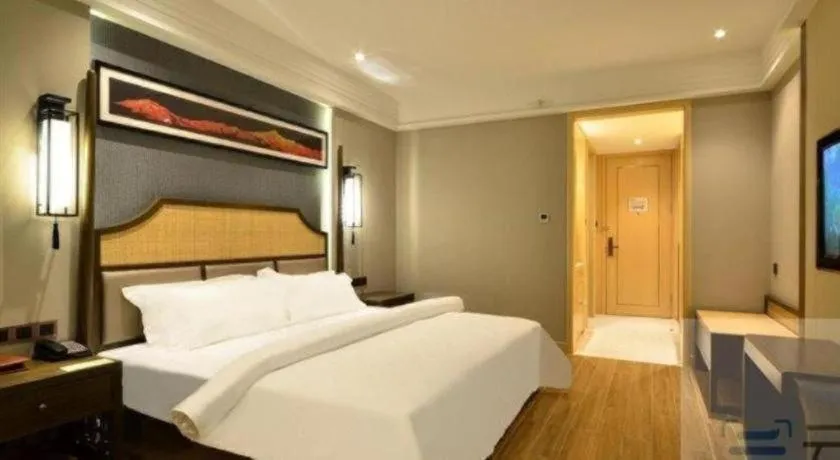 Bed in Metropolo Hotel YunNan Shangri-la Karma Dan Songzanlin Temple