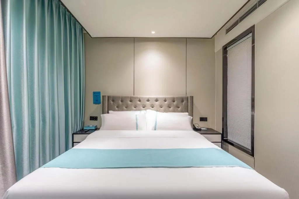 Bed in Xana Hotelle Lhasa Potala Palace Beijing Middle Road