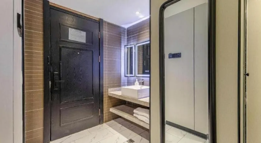 Bed in Xana Hotelle Lhasa Potala Palace Beijing Middle Road