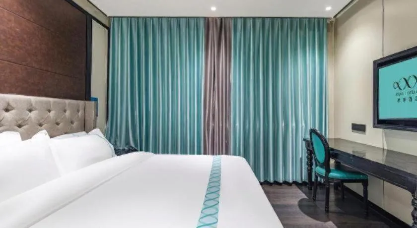 Bed in Xana Hotelle Lhasa Potala Palace Beijing Middle Road