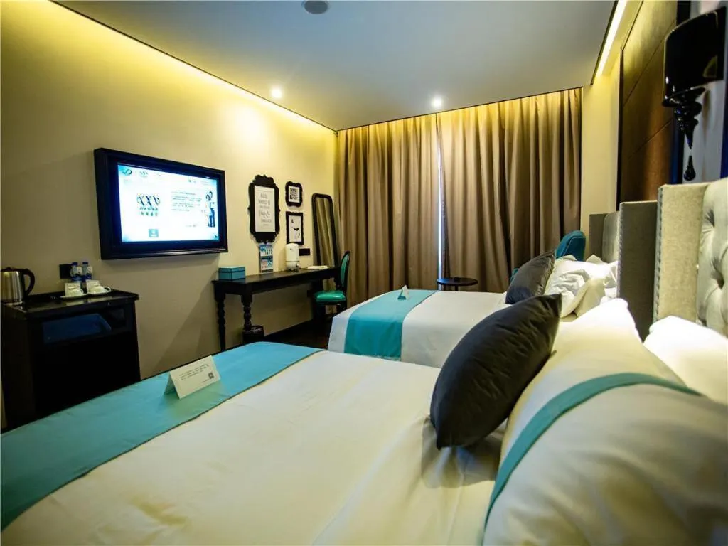 Bed in Xana Hotelle Lhasa Potala Palace Beijing Middle Road