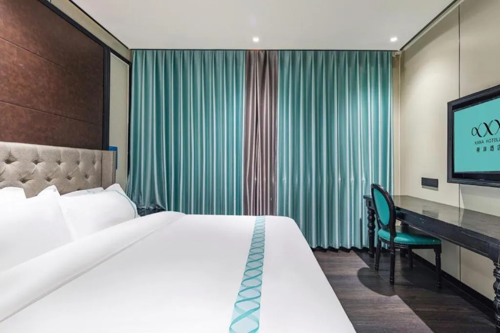 Bed in Xana Hotelle Lhasa Potala Palace Beijing Middle Road