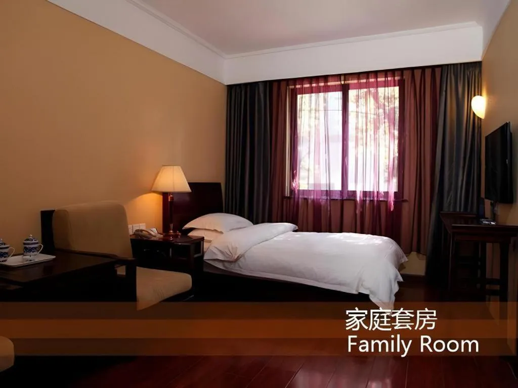 Bed in Hujialou Hot Spring Hotel