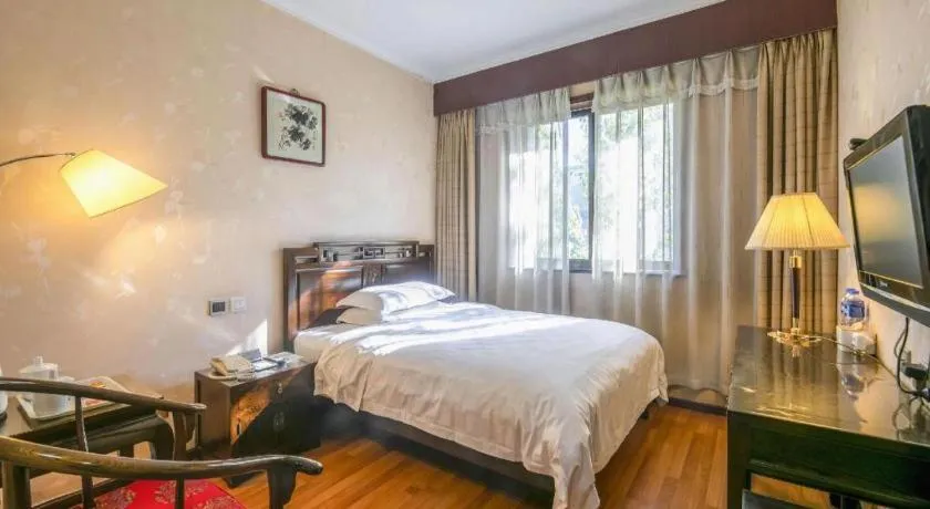 Bed in Hujialou Hot Spring Hotel