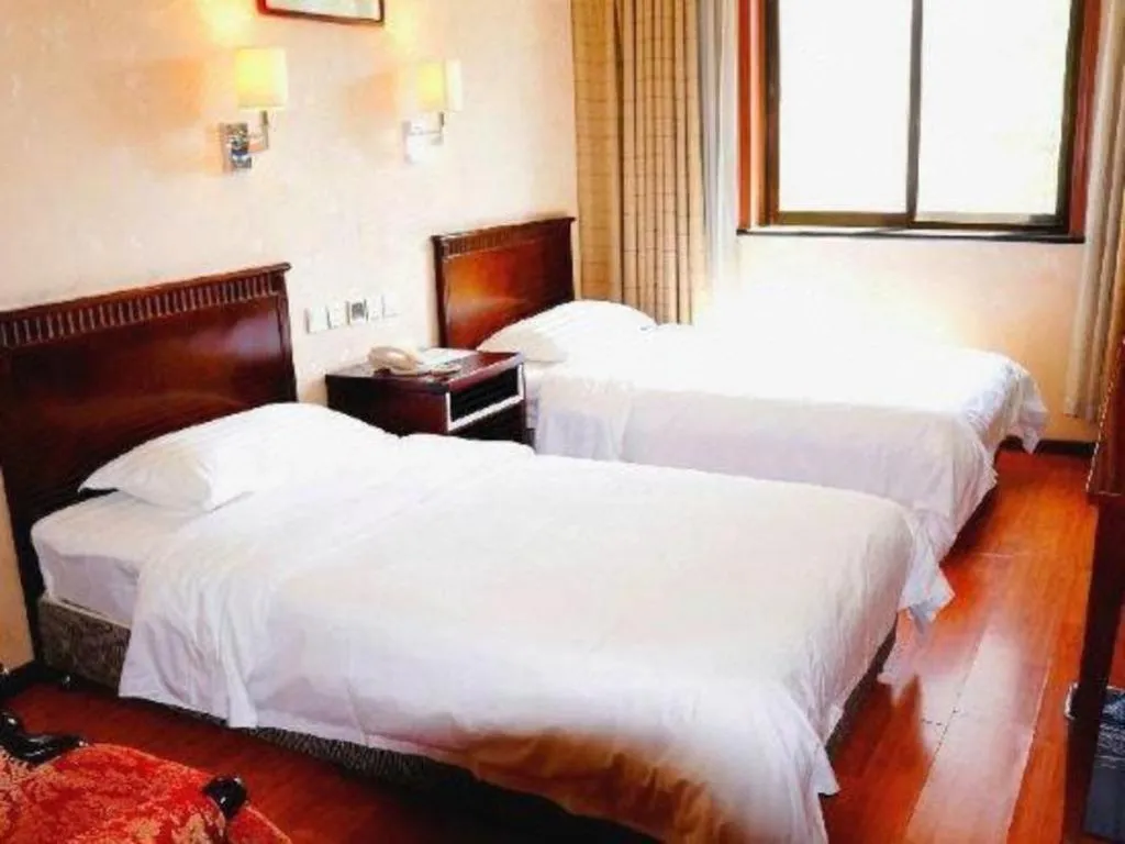 Bed in Hujialou Hot Spring Hotel