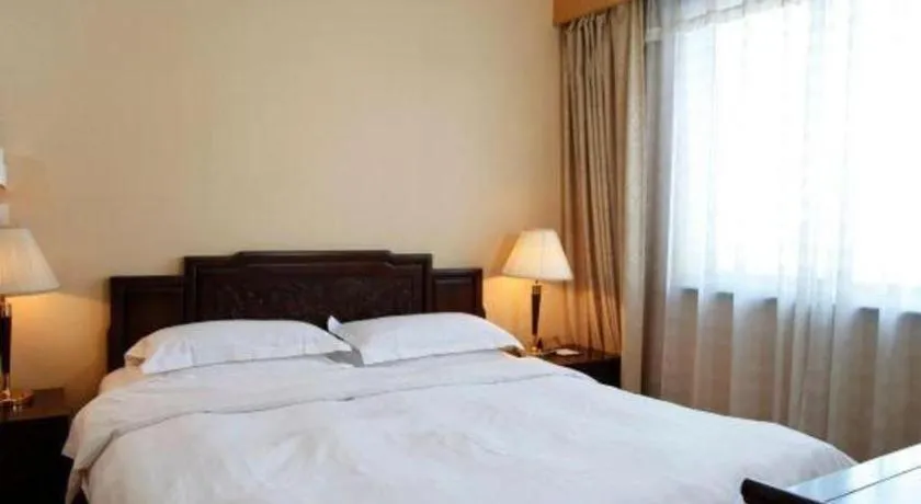 Bed in Hujialou Hot Spring Hotel