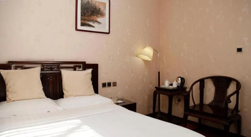 Bed in Hujialou Hot Spring Hotel