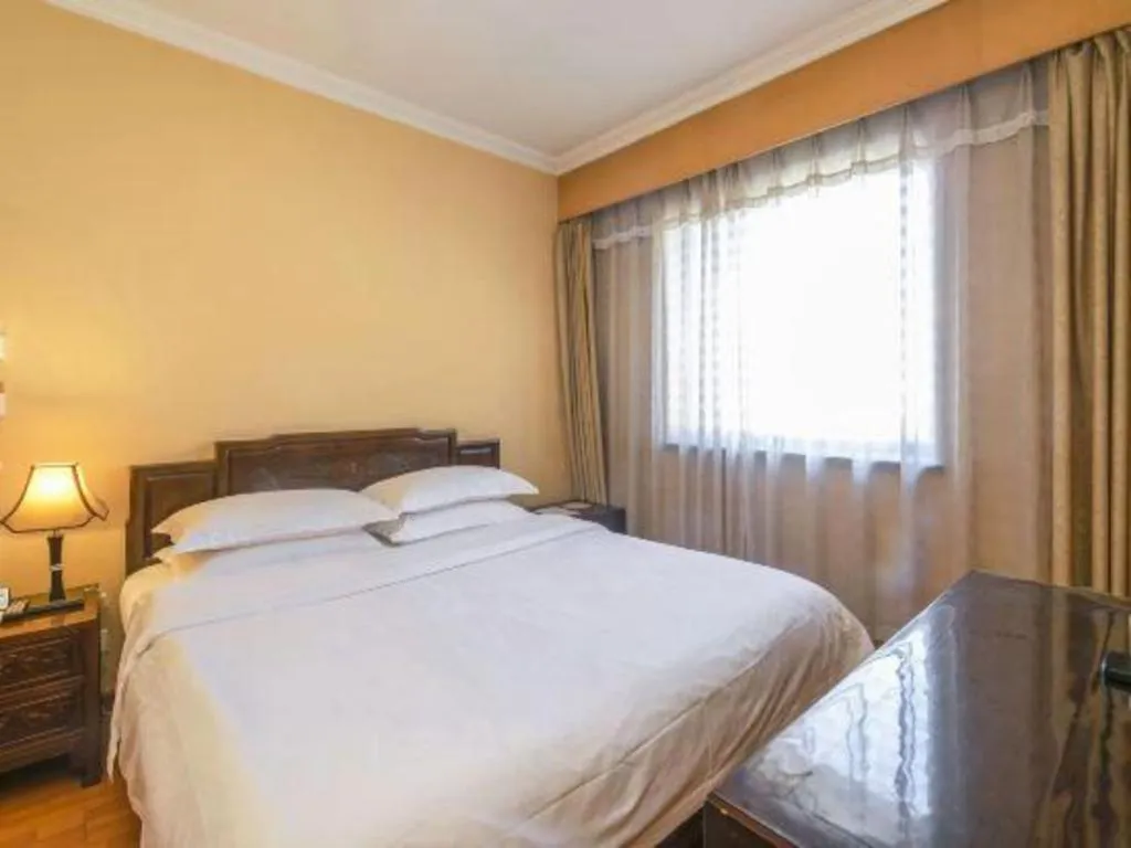 Bed in Hujialou Hot Spring Hotel