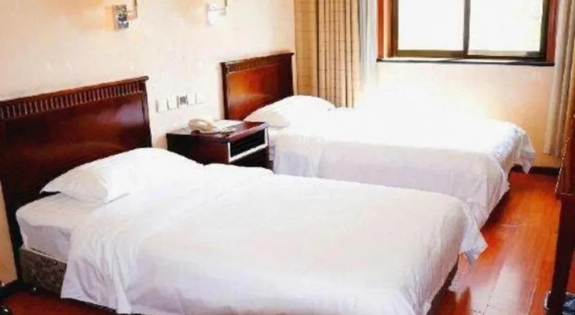 Bed in Hujialou Hot Spring Hotel