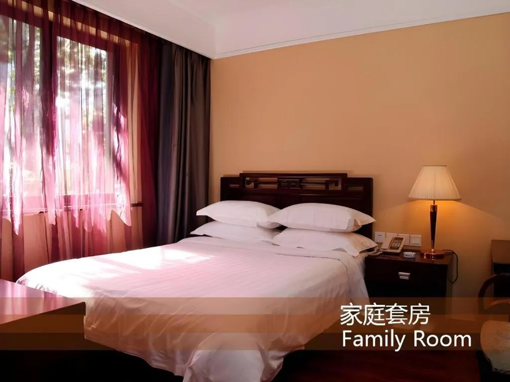 Bed in Hujialou Hot Spring Hotel