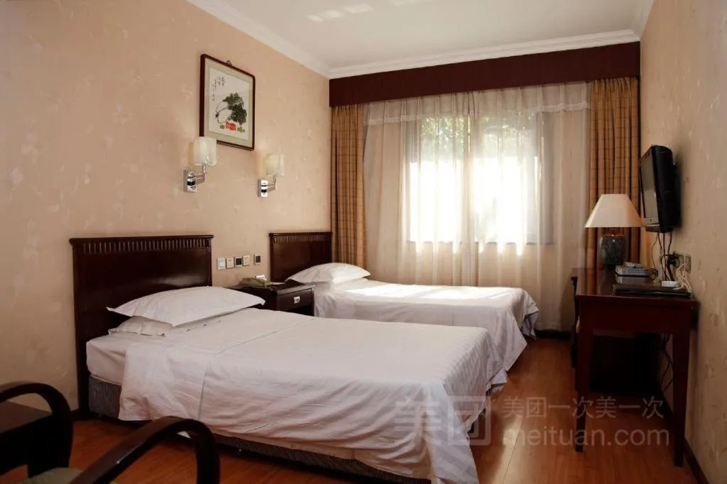 Bed in Hujialou Hot Spring Hotel