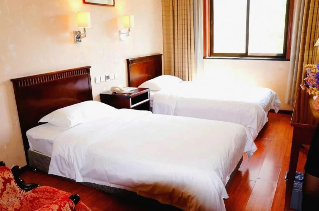 Bed in Hujialou Hot Spring Hotel