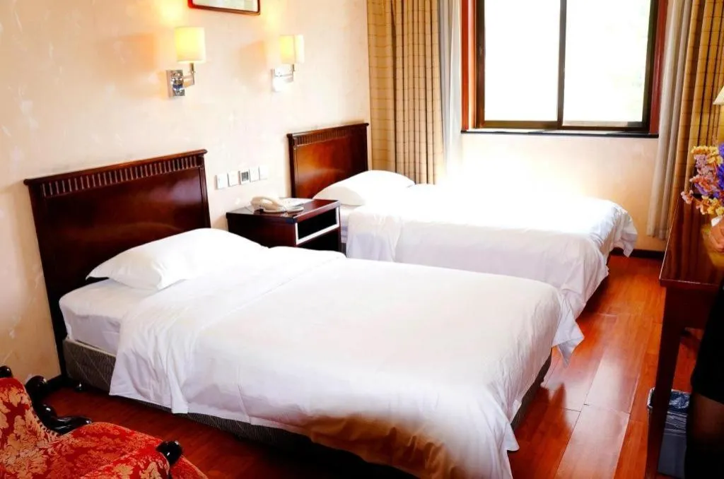 Bed in Hujialou Hot Spring Hotel