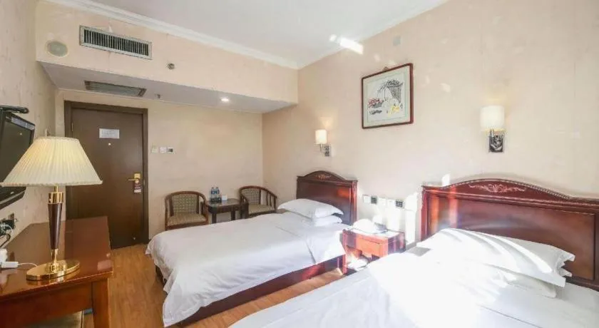 Bed in Hujialou Hot Spring Hotel