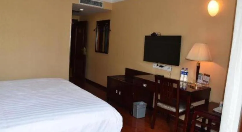 Bed in Hujialou Hot Spring Hotel