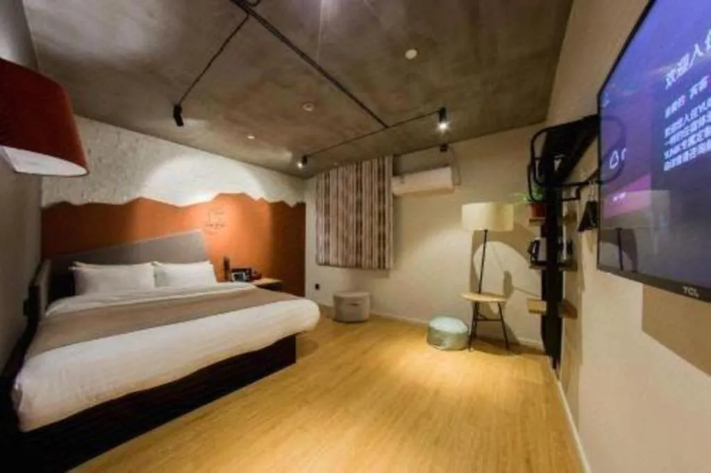 Bed in YUNIK-Shanghai Zhongshan Park Yan'an Xi Road