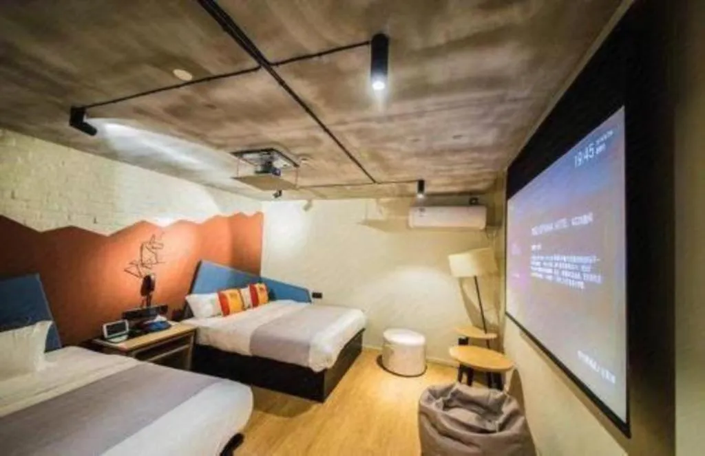 Bed in YUNIK-Shanghai Zhongshan Park Yan'an Xi Road