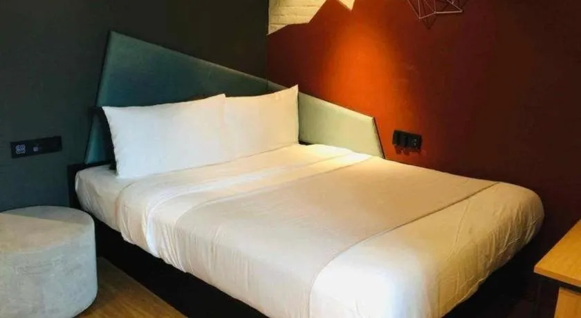 Bed in YUNIK-Shanghai Zhongshan Park Yan'an Xi Road