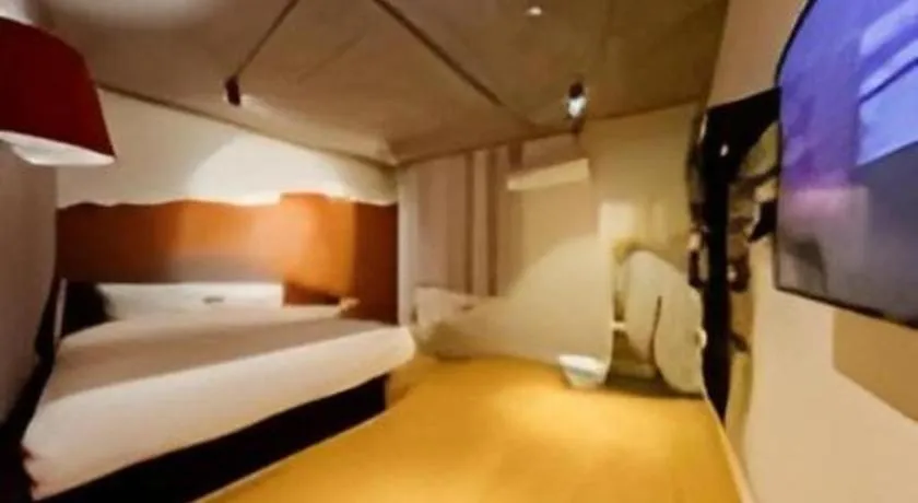 Bed in YUNIK-Shanghai Zhongshan Park Yan'an Xi Road