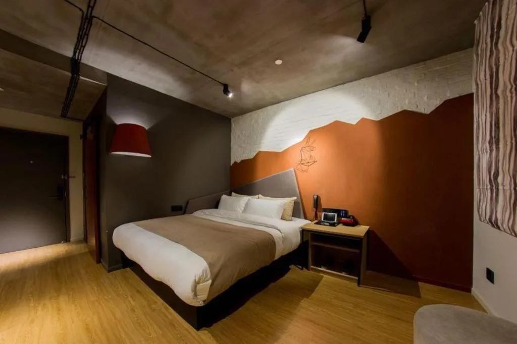 Bed in YUNIK-Shanghai Zhongshan Park Yan'an Xi Road