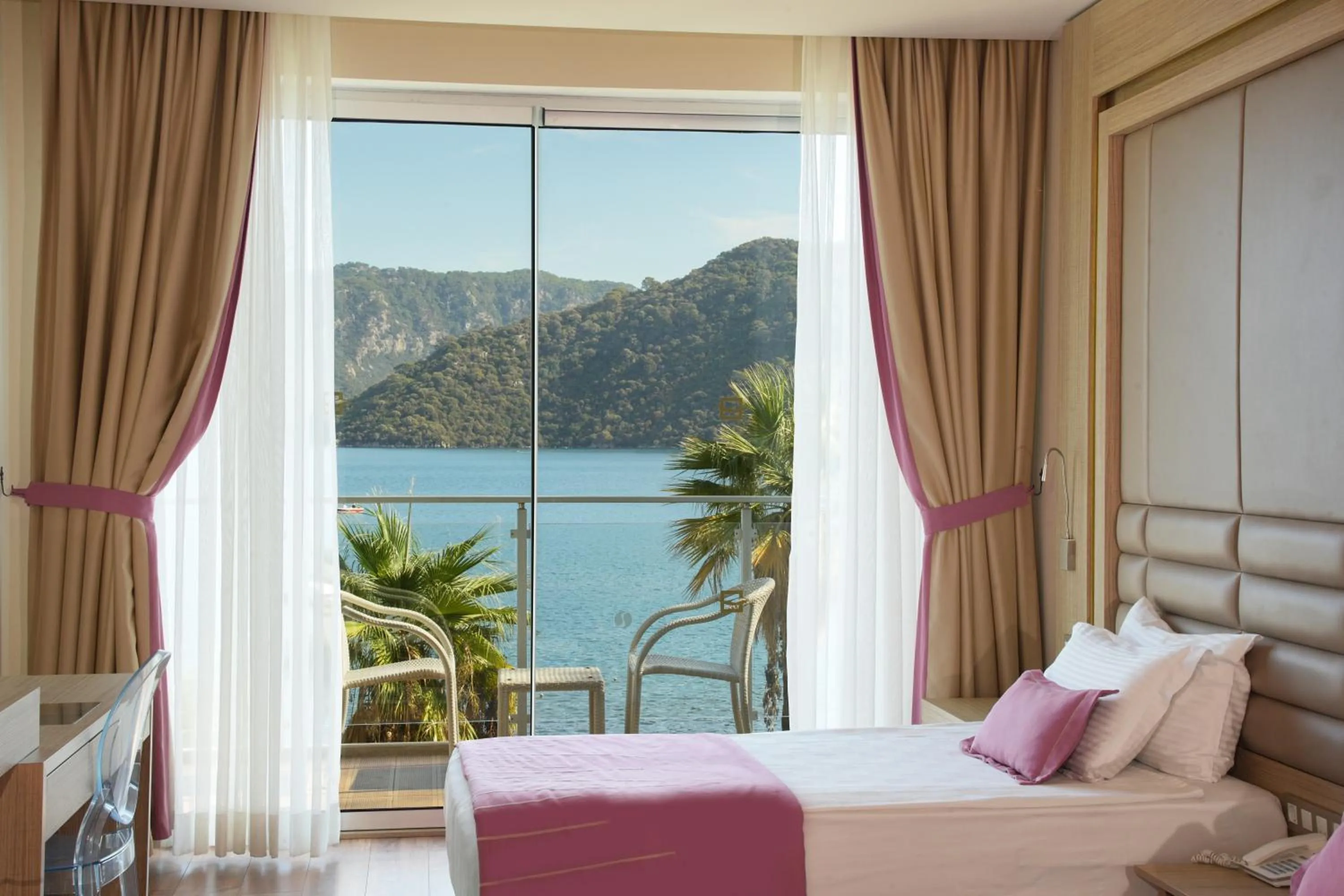 Photo of the whole room, Bed in Orka Lotus Beach