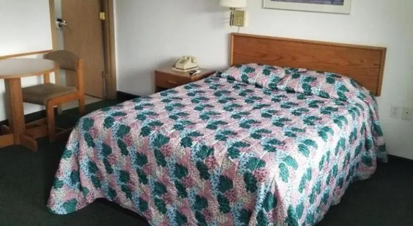 Bed in OYO Riverside Inn John Day OR