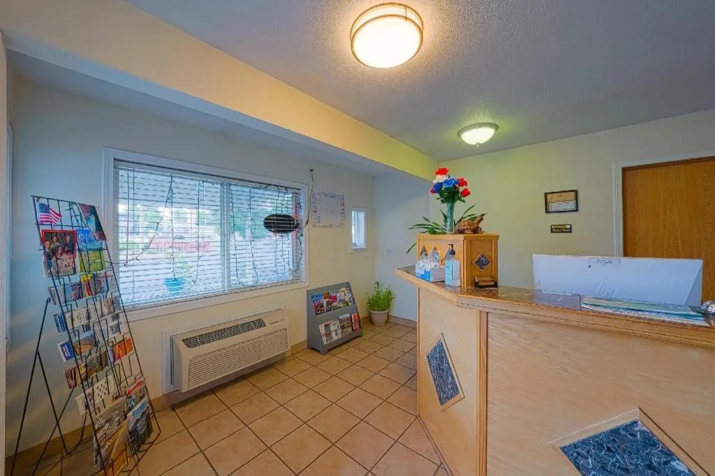 Bed in OYO Riverside Inn John Day OR