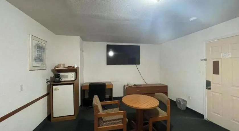 OYO Riverside Inn John Day OR