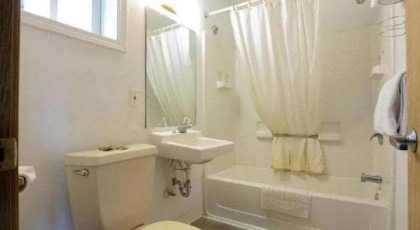 OYO Riverside Inn John Day OR