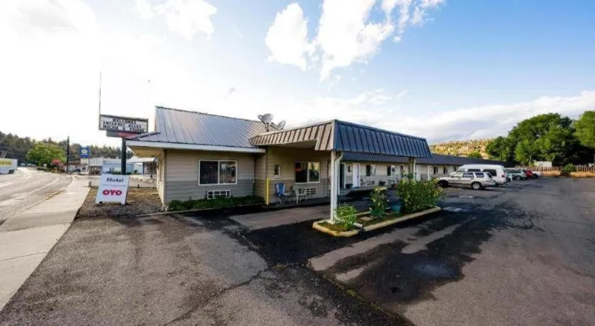 OYO Riverside Inn John Day OR