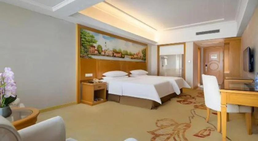Bed in Vienna Hotel Shenzhen Longgang Baifucheng