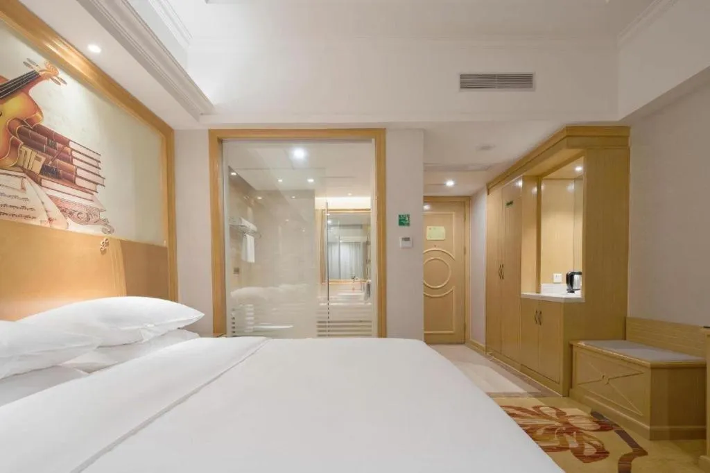 Bed in Vienna Hotel Shenzhen Longgang Baifucheng
