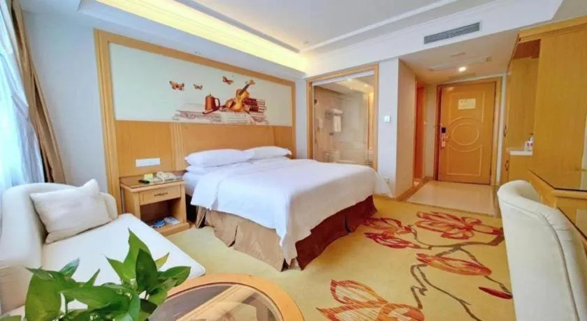 Bed in Vienna Hotel Shenzhen Longgang Baifucheng