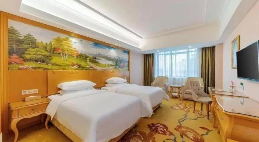 Bed in Vienna Hotel Guangdong Huizhou Lilin North Railway Station