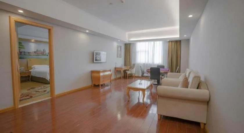 Bed in Vienna Hotel Guangdong Huizhou Lilin North Railway Station