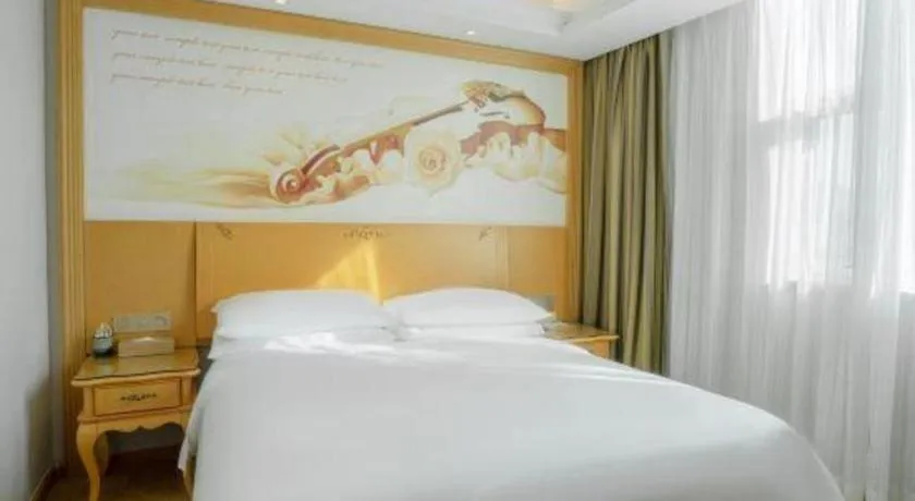 Bed in Vienna Hotel Guangdong Huizhou Lilin North Railway Station