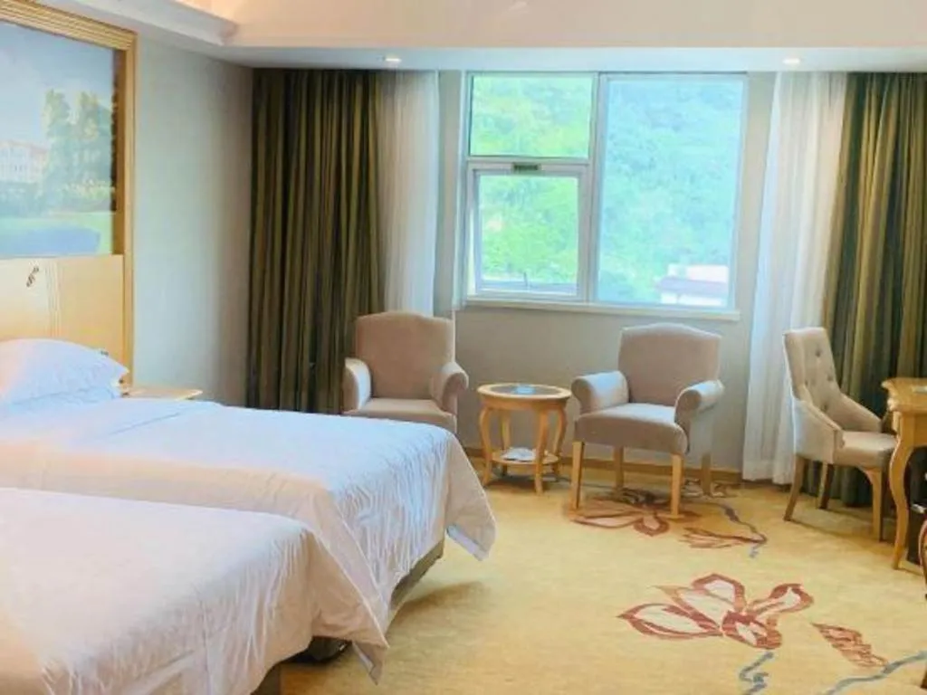 Bed in Vienna Hotel Guangdong Huizhou Lilin North Railway Station