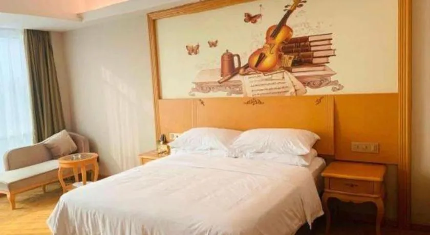 Bed in Vienna Hotel Guangdong Huizhou Lilin North Railway Station
