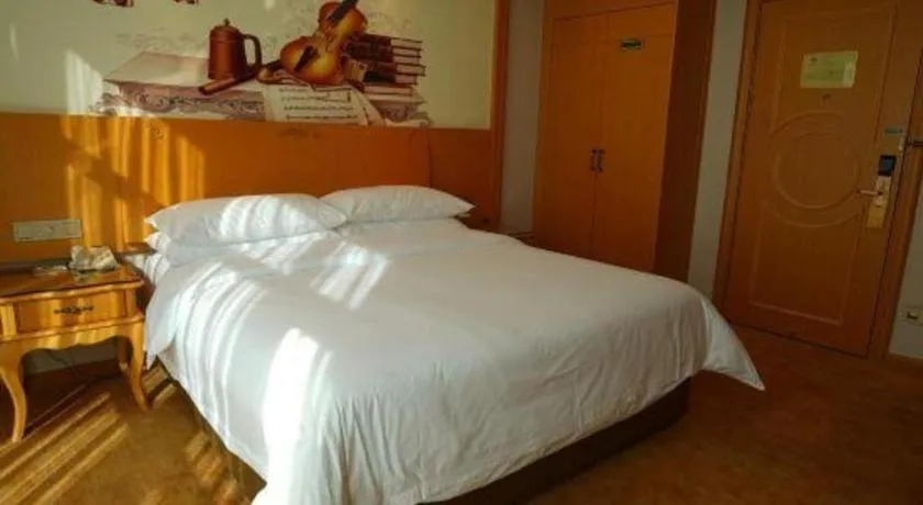 Bed in Vienna Hotel Guangdong Huizhou Lilin North Railway Station