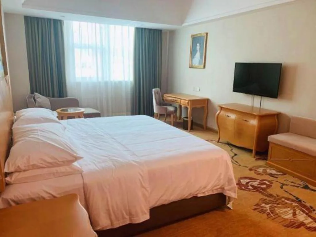 Bed in Vienna Hotel Guangdong Huizhou Lilin North Railway Station