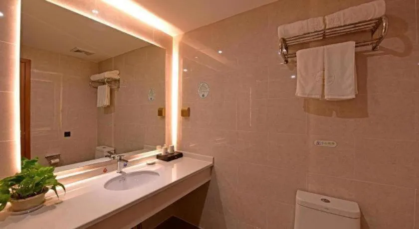 GreenTree Inn Tongxiang Chongfuzhen World Fur Center Branch