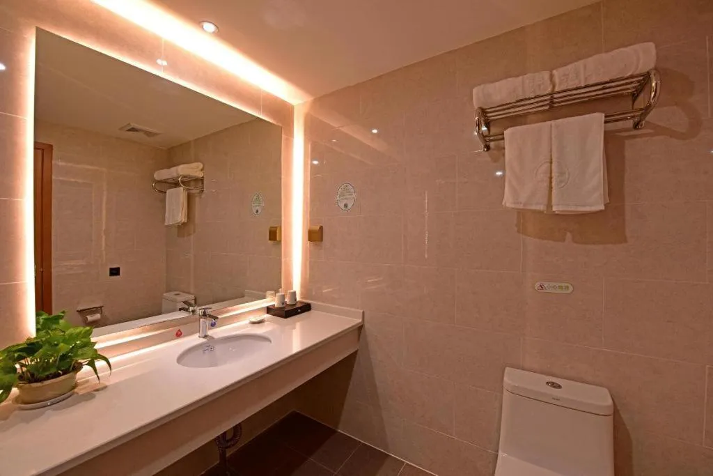 GreenTree Inn Tongxiang Chongfuzhen World Fur Center Branch