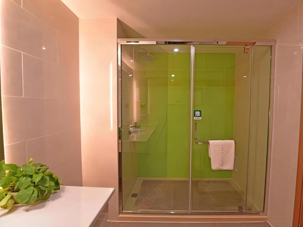 GreenTree Inn Tongxiang Chongfuzhen World Fur Center Branch