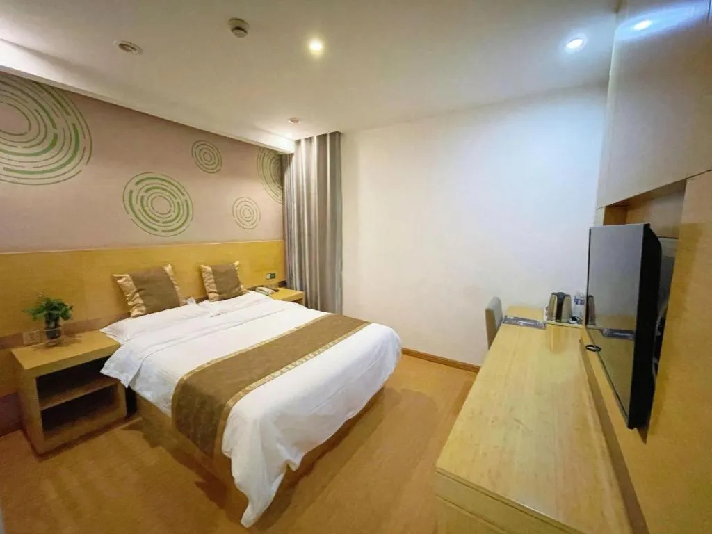 Bed in GreenTree Inn Shanghai Fengxian District Xiaotang Metro Station