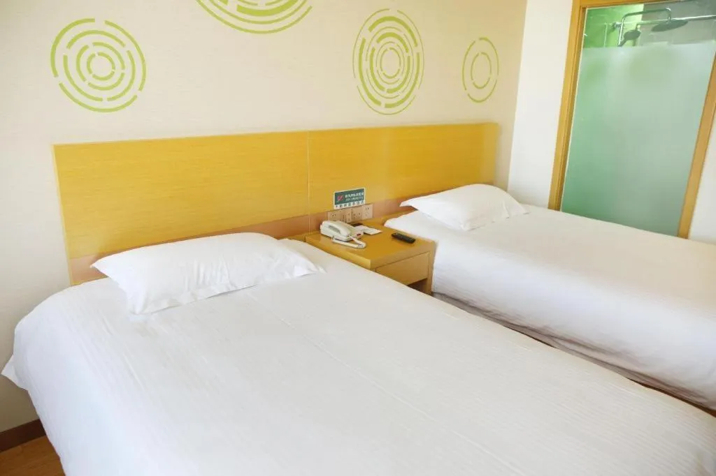 Bed in GreenTree Inn Binzhou Bus Station