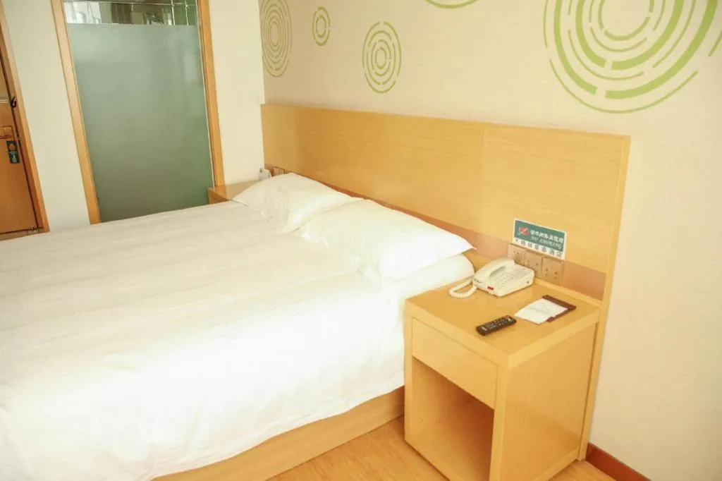 Bed in GreenTree Inn Binzhou Bus Station